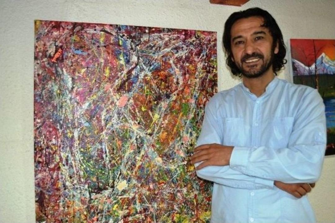 Engelli Arkadaşlarına Ak&uuml;l&uuml; Sandalye Alabilmek İ&ccedil;in &Ouml;nce Resim Dersi Aldılar Sonra Yaptıkları Resimleri Sattılar