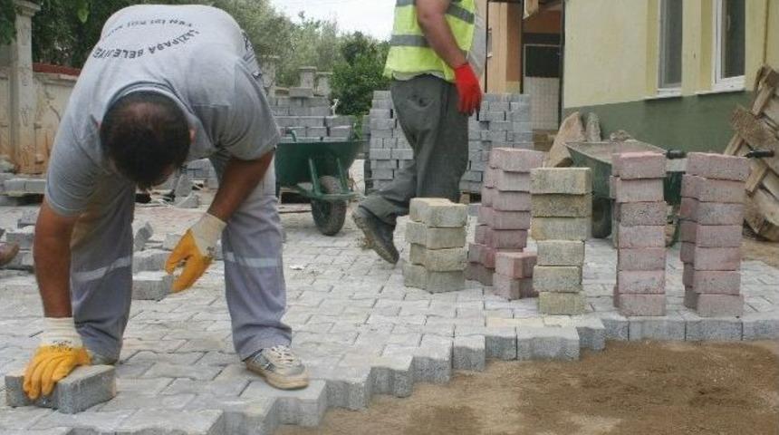 Gazipaşa&rsquo;daki Cami Ve Mezarlıklar Parke İle Kaplanıyor