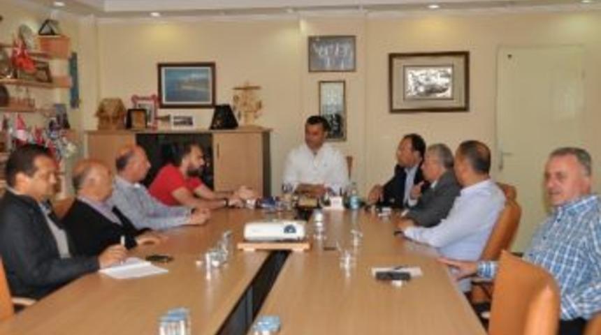 Başkan Y&uuml;cel, Turizmcilerle Değerlendirme Toplantısı Yaptı