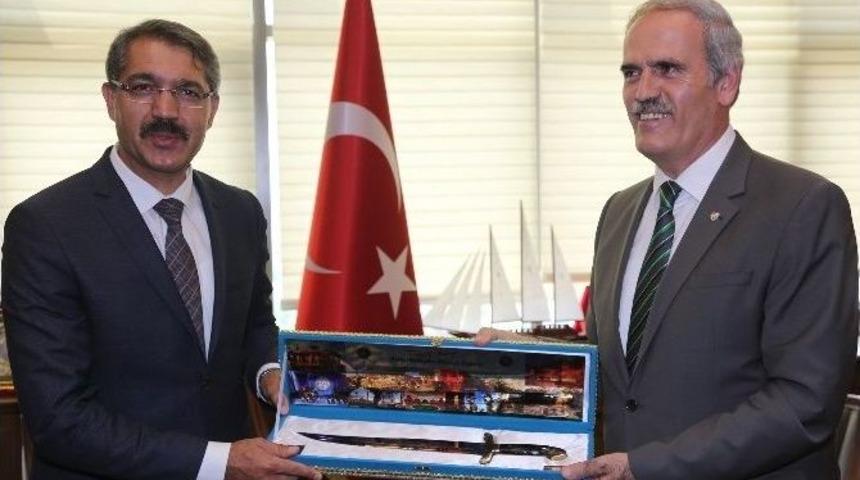 İmzalar Kardeşlik İ&ccedil;in Atıldı