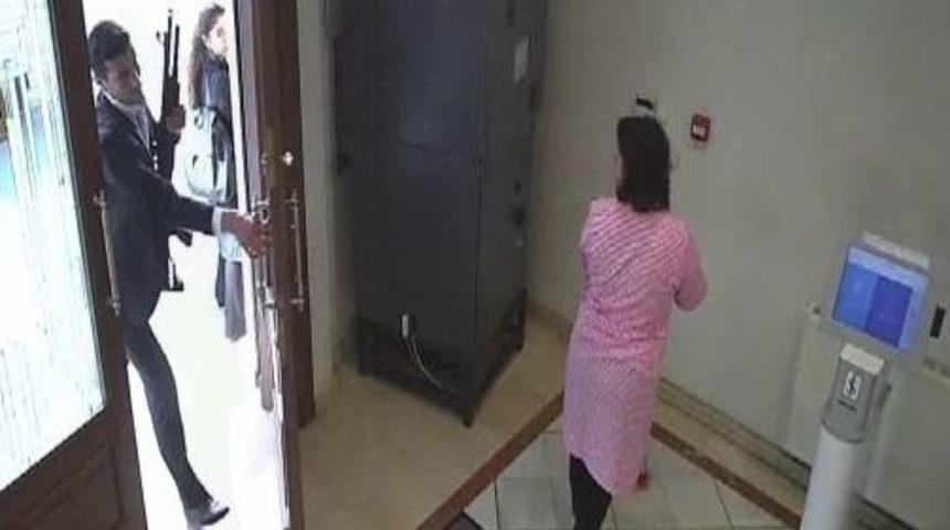 Pompalı T&uuml;fekli Soyguncunun Ger&ccedil;ekleştirdiği Soygun G&uuml;venlik Kamerasında