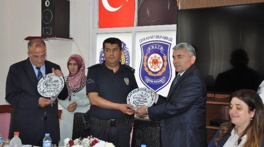 Kursiyerlerinden Polislere Destek