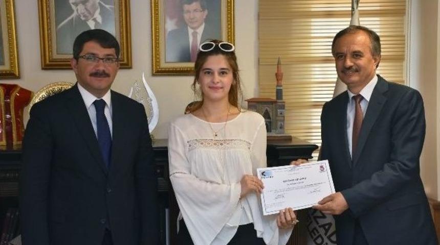 Manisalı Gen&ccedil; Girişimciler Sertifikalarını Aldı