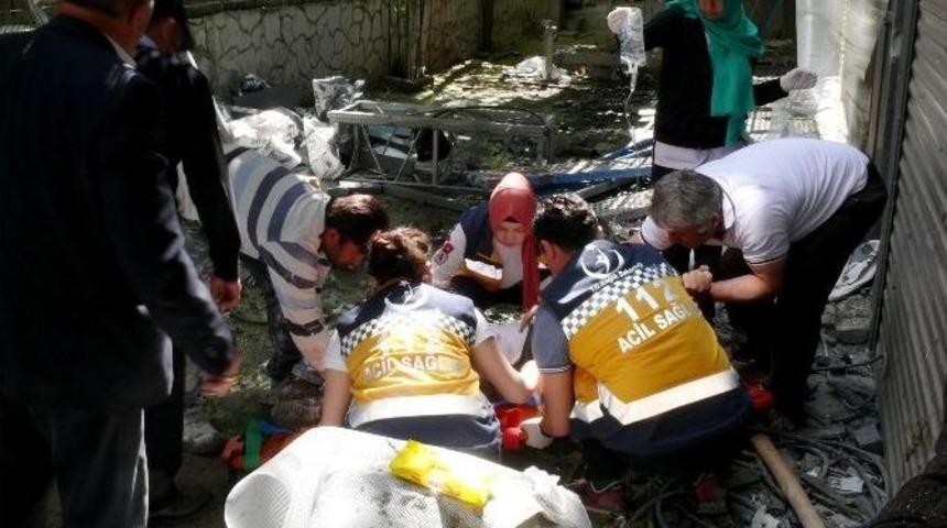 İnşaatın İskelesi Yıkıldı: 4 Yaralı