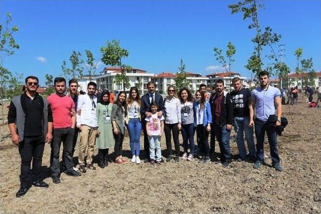 Başkan Alemdar Proje Kapsamında ‘bir Ağaç Dik, Bir Nesli Kurtar’ Sloganıyla Fidan Dikti