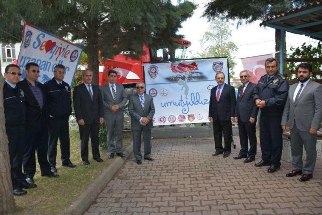 Bafra&rsquo;da Eller Sevgiyle Uzanıyor