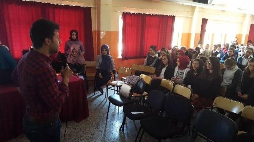 &Uuml;niversitelilerden Lise &Ouml;ğrencilerine Seminer