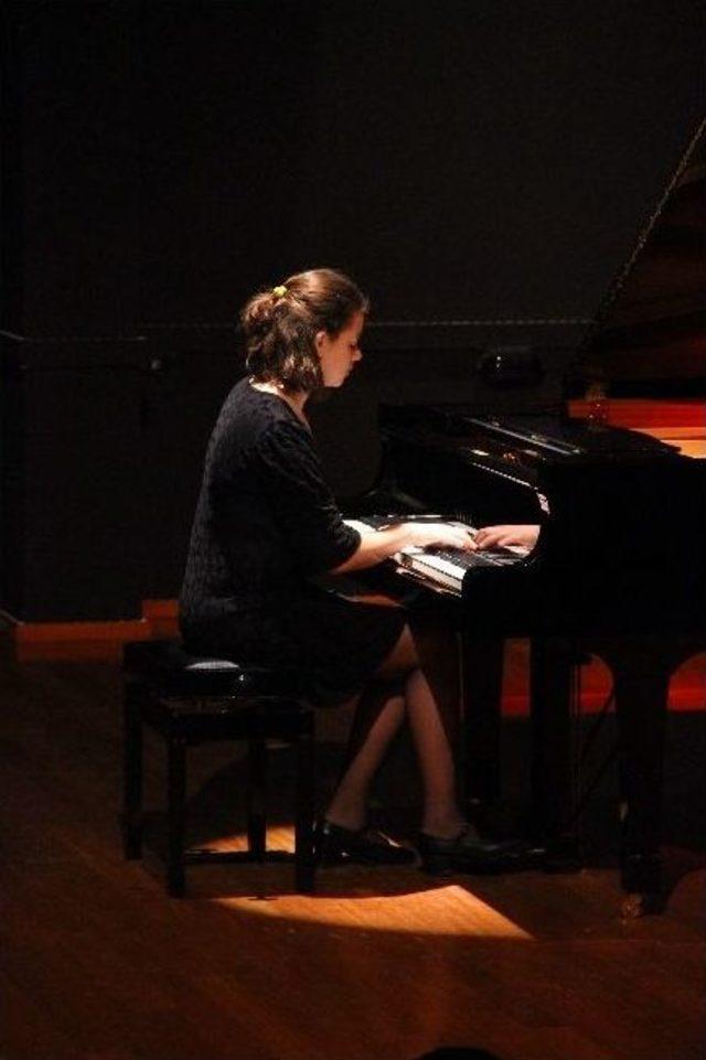 “piyano Sınıfı Öğrencileri Konseri” Sanatseverlerle Buluştu