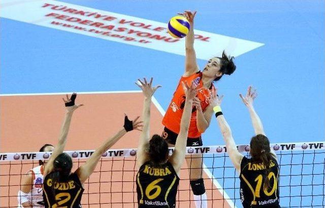 Eczacıbaşı Vitra: - Vakıfbank: 3