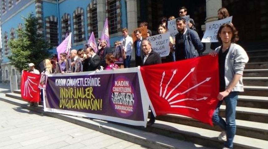 Adliye &Ouml;n&uuml;nde Kadın Cinayetleri Protestosu