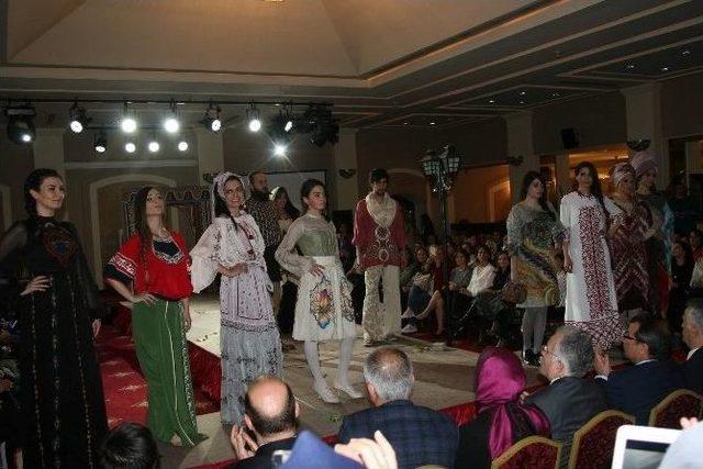 Osmanlı Motifli Kıyafetler İzleyenleri Büyüledi