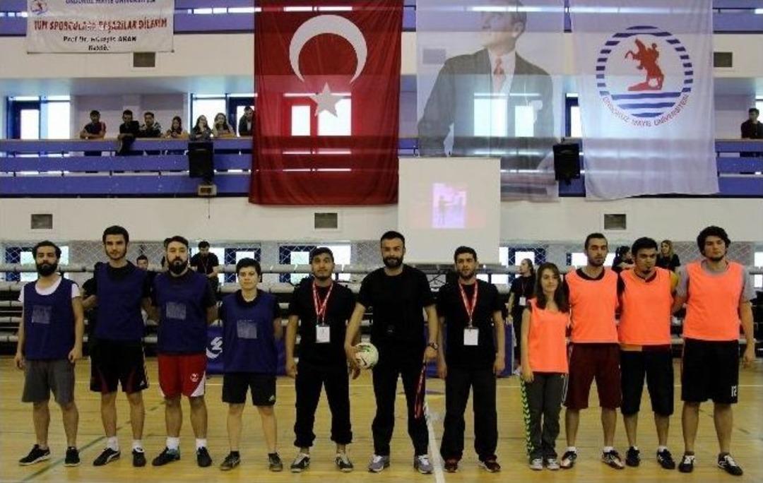 "3 Erkek 1 Kız, Biraz Hareket Biraz Hız" Mini Futbol Turnuvası
