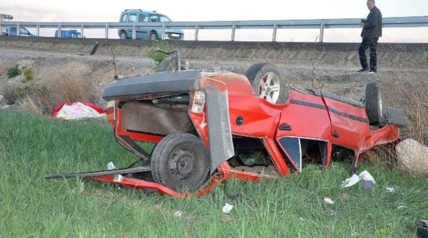 Otomobil Şarampole U&ccedil;tu: 1 &Ouml;l&uuml;, 5 Yaralı