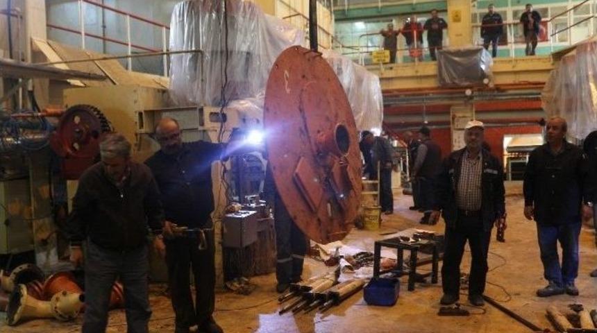 Fabrikada 2 Saat Fazla &Ccedil;alışarak Eylem Yapıyorlar