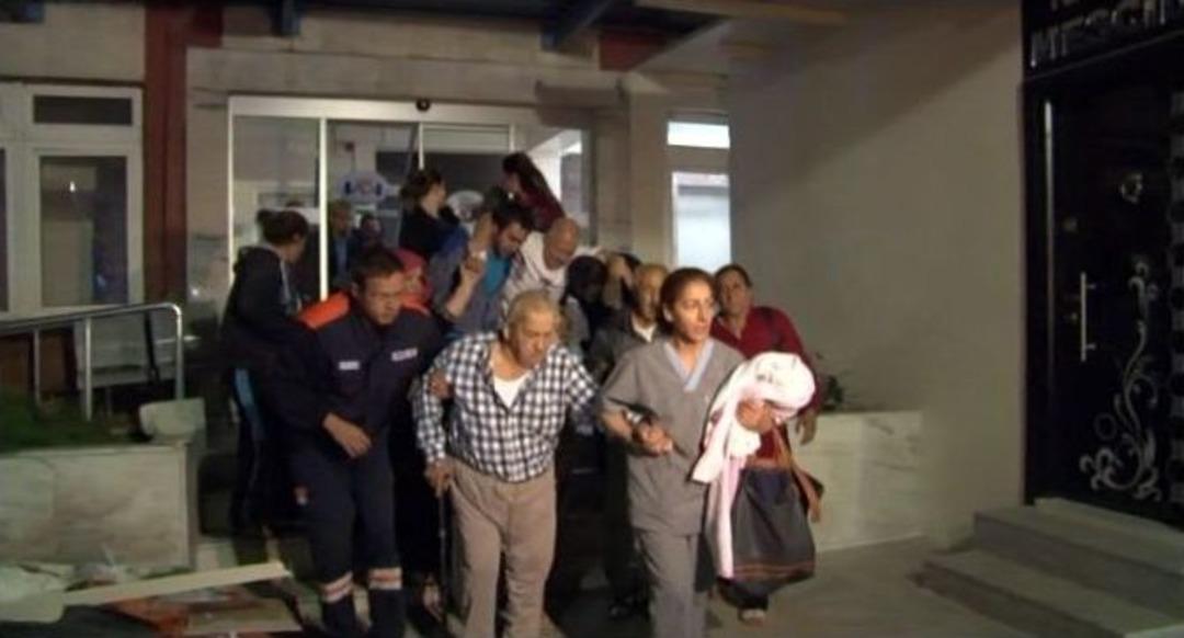 İzmir&rsquo;de Hastanede &Ccedil;ıkan Yangın Korkuttu