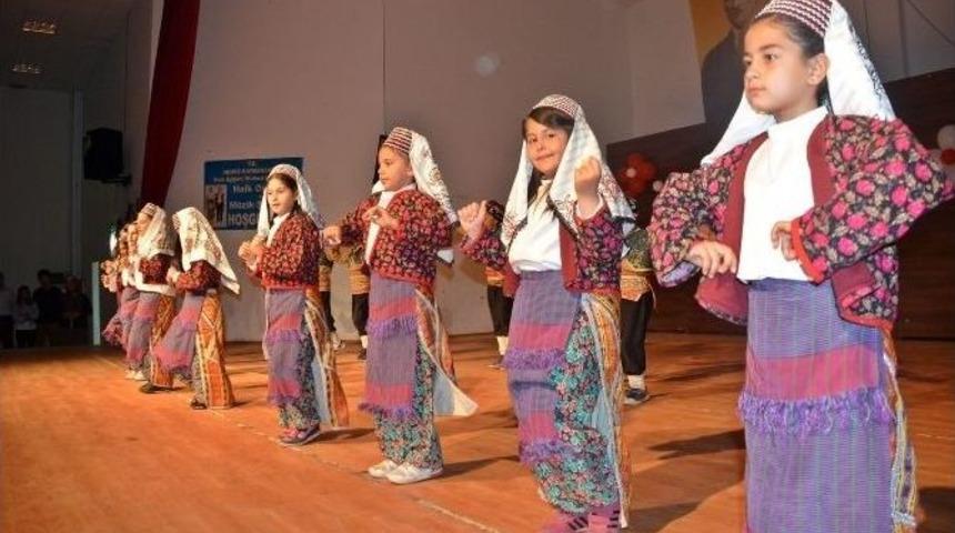 Demre&rsquo;de Halk Oyunları Şenliği D&uuml;zenlendi