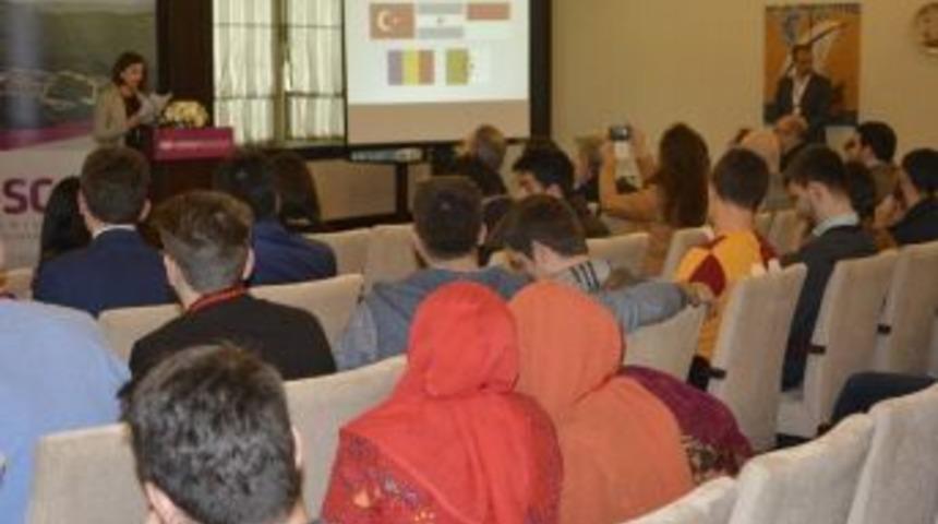 Fikir Ve &Ccedil;alışmalarını D&uuml;nya İle Paylaşıyorlar