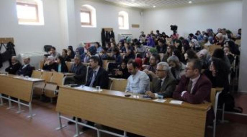 T&uuml;rk K&uuml;lt&uuml;r&uuml; Ve Edebiyatında Mizahın Yeri