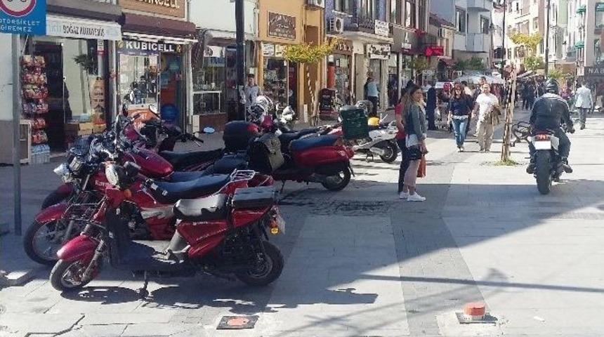 Kaldırım İşgali Vatandaşı İsyan Ettiriyor