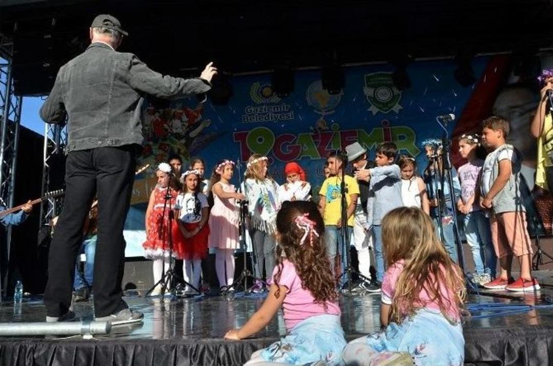 Gaziemir &Ccedil;ocuk Şenliğinde Fo&ccedil;a &Ccedil;ocuklarının Coşkusu