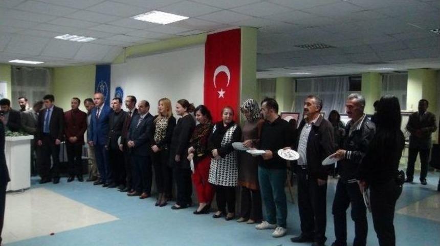 Van Kyk Yurdunda &Ccedil;alışan Başarılı Personellere Plaket Verildi