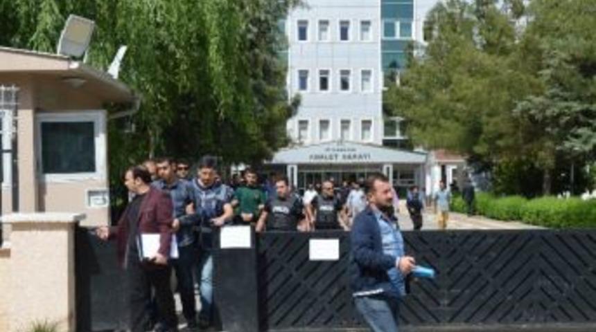 Diyarbakır&rsquo;da Silahlı Soygundan Aranan 2 Kişi Yakalandı