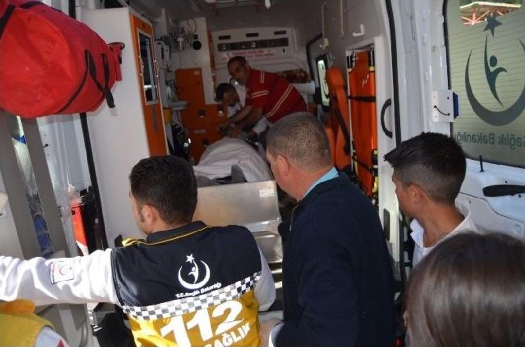 Kula&rsquo;da Motosikletler &Ccedil;arpıştı: 2 Yaralı