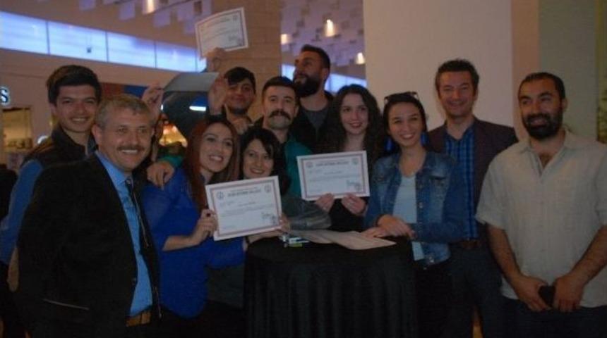 Fotoğraf&ccedil;ılık Kursiyerleri Sertifikalarını Aldı