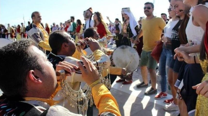 Expo 2016&rsquo;da, 30 &Uuml;niversiteden Bin &Ouml;ğrenciyle &lsquo;birlik Ve Barış&rsquo; Halayı