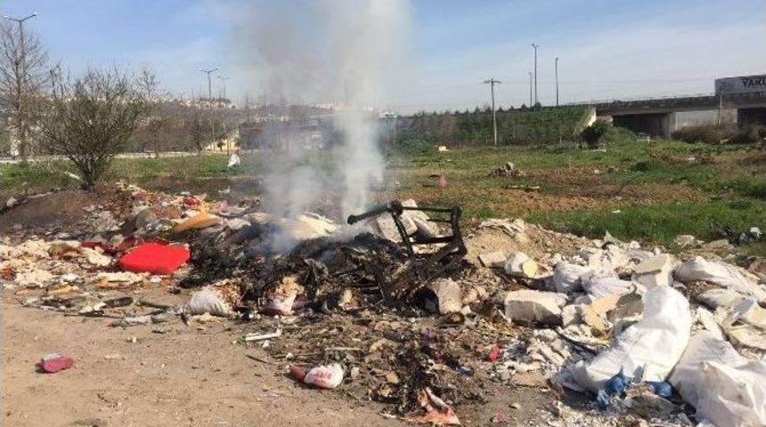 İzmit Belediyesi&rsquo;nden Boş Alanlara &Ccedil;&ouml;p Atmama Uyarısı