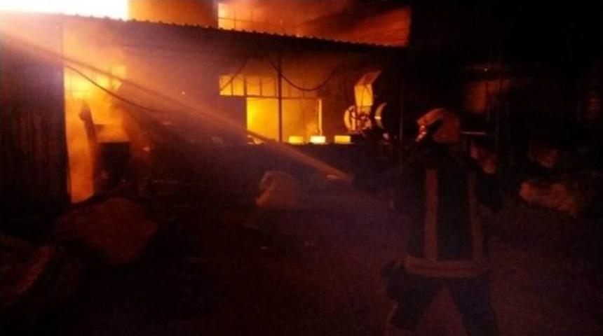 Tekstil Deposu Alev Alev Yandı
