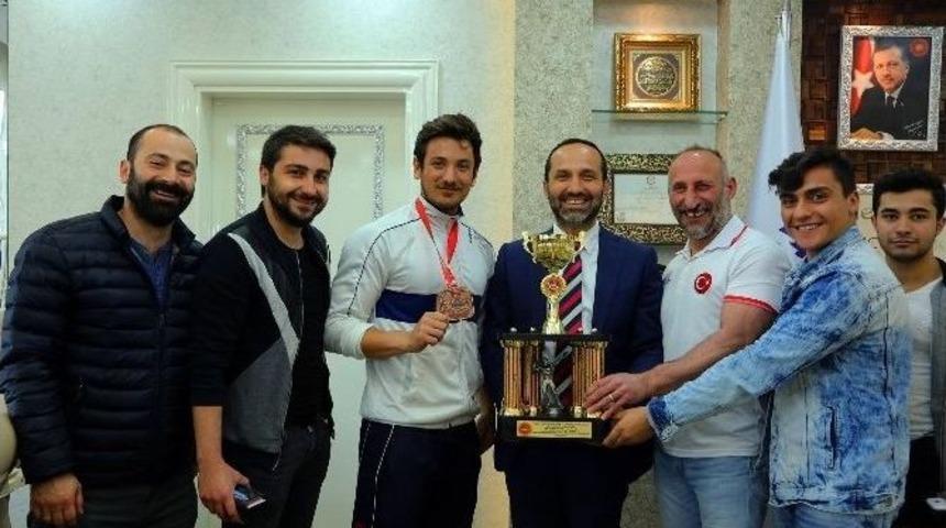 &Uuml;nye&rsquo;yi V&uuml;cut Geliştirmede Temsil Edecek