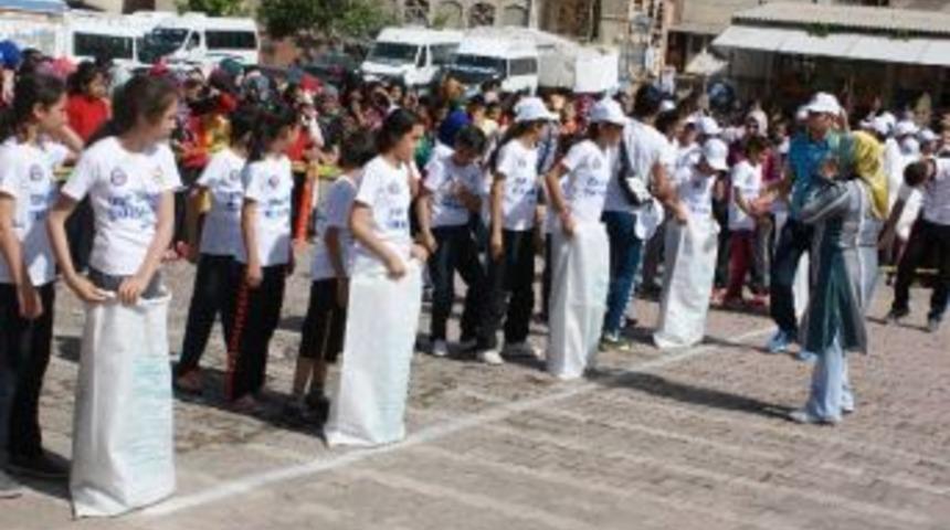 &Ccedil;ermik 1. Geleneksel &Ccedil;ocuk Oyunları Şenliği D&uuml;zenlendi