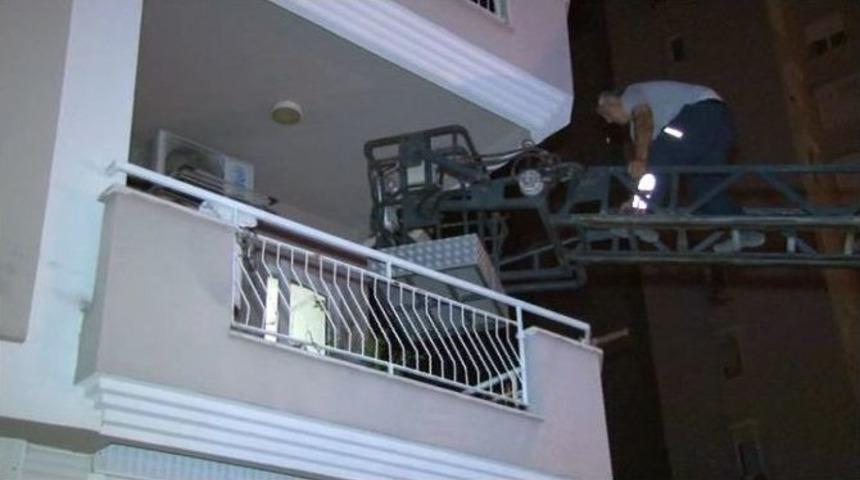 Kapıyı Arkadan Kilitleyip Uyuyan &Ccedil;ocuğu İtfaiye Uyandırdı