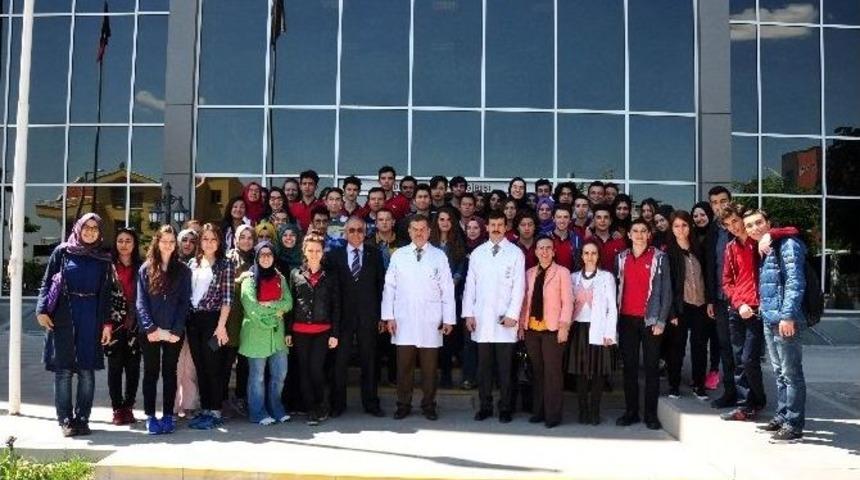 Meram Tıp Fak&uuml;ltesi Lise &Ouml;ğrencilerine Kapılarını A&ccedil;tı