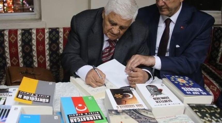 G&uuml;neş Vakfı T&uuml;rk Tarih Kurumu Şeref &Uuml;yesi Bilal Şimşir&rsquo;i Ve T&uuml;rkmen &Ouml;ğrencileri Ağırladı