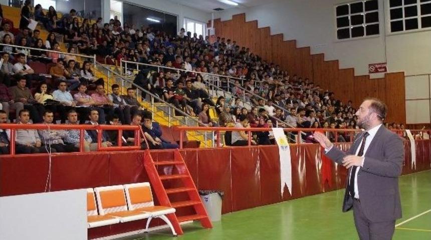 &Uuml;niversiteye Hazırlanan Gen&ccedil;lere Doğru Tercih Ve Kariyer Semineri