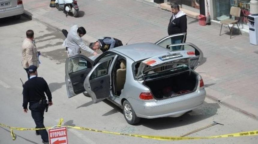 Camı Patlayan Otomobil Paniğe Neden Oldu