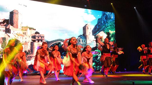 Perge'de masalsı gösteri