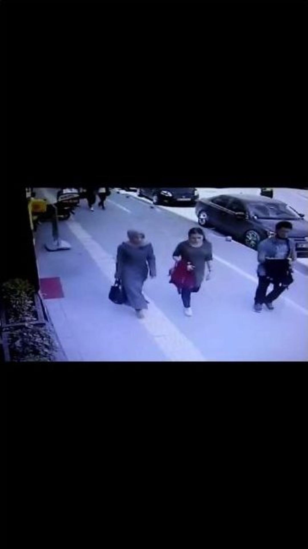 Bombanın Şifresi: Kitapları Aldın Mı?