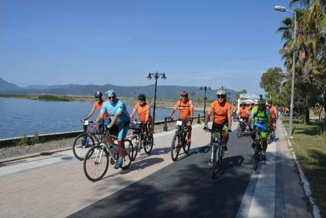 Bisiklet&ccedil;iler K&ouml;yceğiz Portakal &Ccedil;i&ccedil;eği G&uuml;nlerinde Buluştu