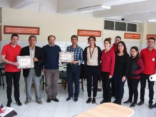 Yunus Emre Mesleki Ve Teknik Anadolu Lisesi Öğrencilerinden Kan Bağışı