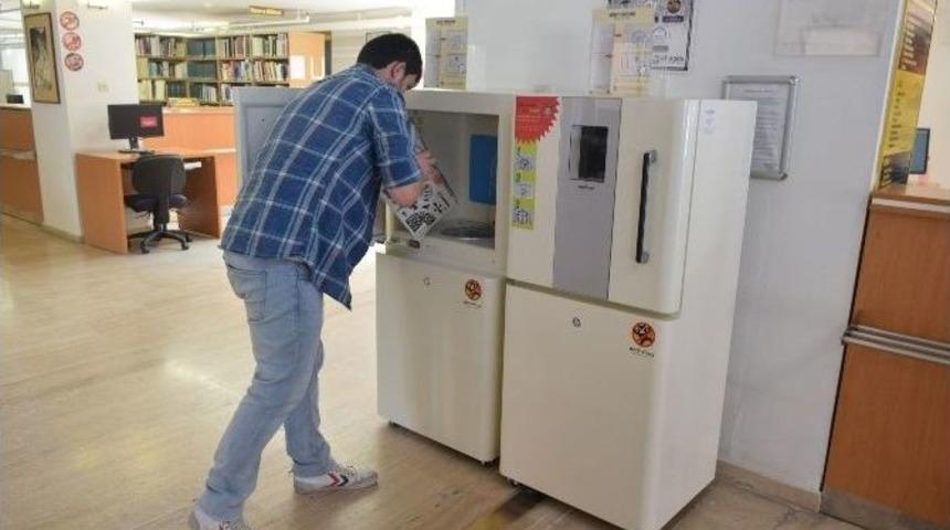 Anadolu &Uuml;niversitesi K&uuml;t&uuml;phanesi&rsquo;nde &ldquo;book Shower&rdquo; Devri