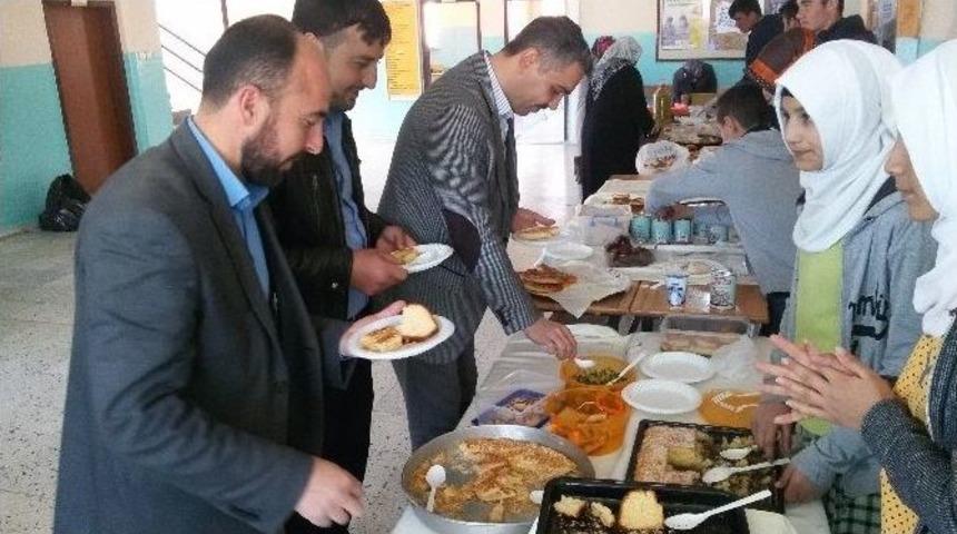 Pınarbaşı&rsquo;nda Yetimler İ&ccedil;in Kermes D&uuml;zenlendi