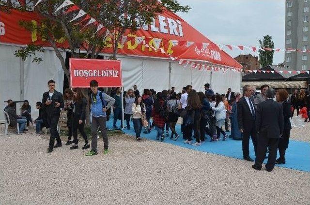 Kitap Fuarının Açılışını Protokol Üyeleri İle Çocuklar Yaptı