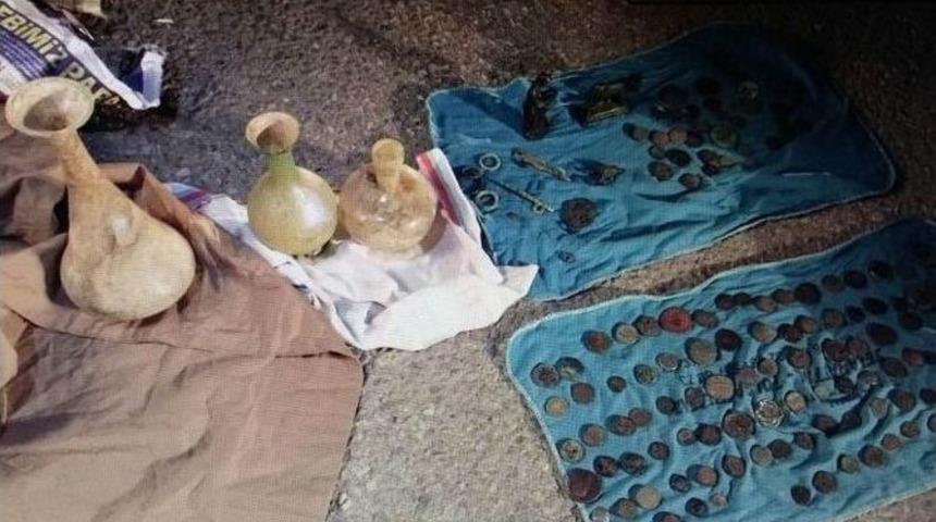 Sivas&rsquo;ta Tarihi Eser Operasyonu: 13 G&ouml;zaltı