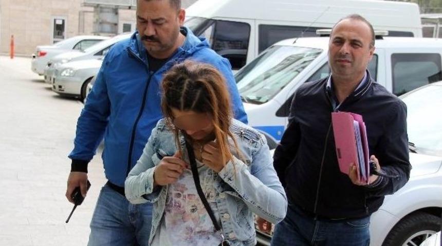 Ev Sahibi Duş Alırken Eve Giren Bayan Hırsız Pantolonu &Ccedil;aldı