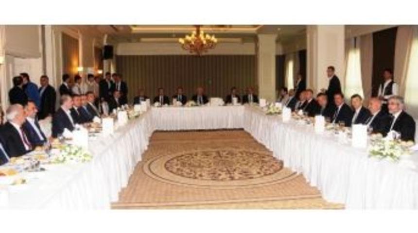 Bakan Elitaş, Stk Ve Kanaat &Ouml;nderleriyle Yemekte Buluştu