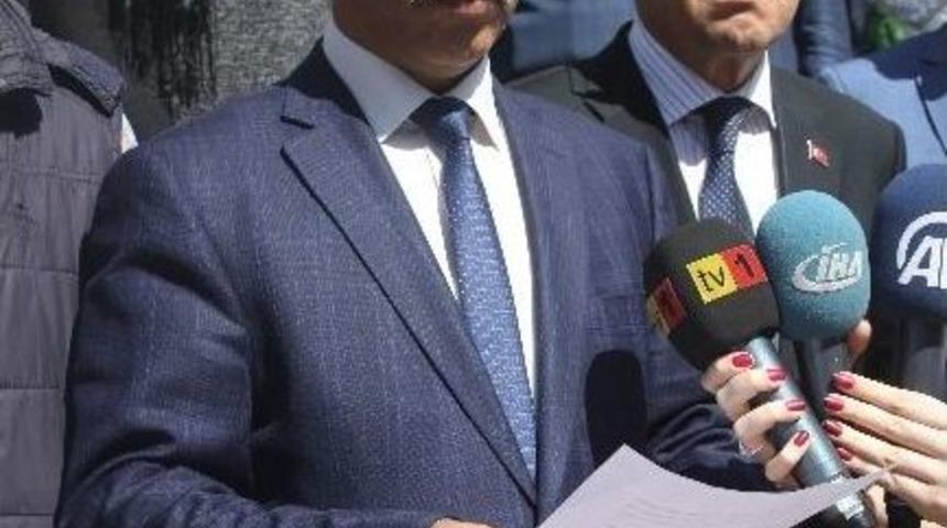 Akademisyenler Meslektaşına Tepki G&ouml;sterdi