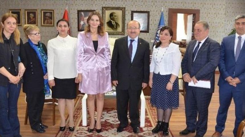 Azeri Milletvekili Paşayeva&rsquo;dan Başkan G&uuml;mr&uuml;k&ccedil;&uuml;oğlu&rsquo;na Ziyaret